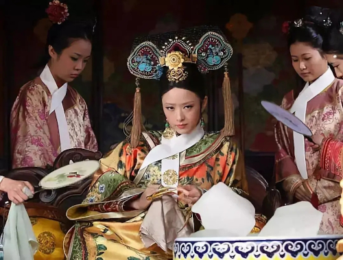 “大女主”假面下的女性