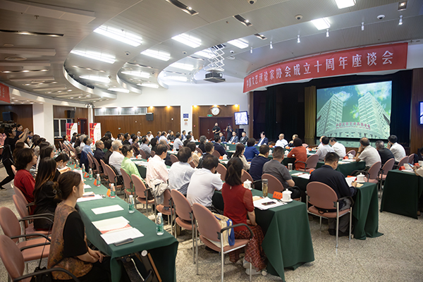中国文艺评论家协会成立十周年座谈会在京召开