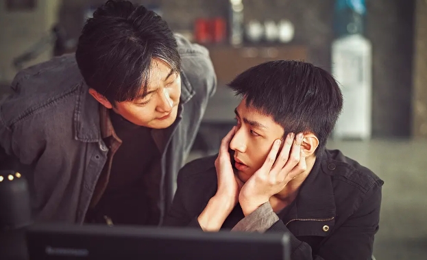 《黄雀》:一部镌刻时代印记的警匪寓言 《黄雀》:一部镌刻时代印记的警匪寓言