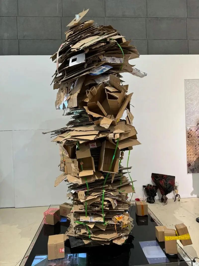 人气爆棚不等于交出合格答卷——从2025年美院毕业季的狂欢说起