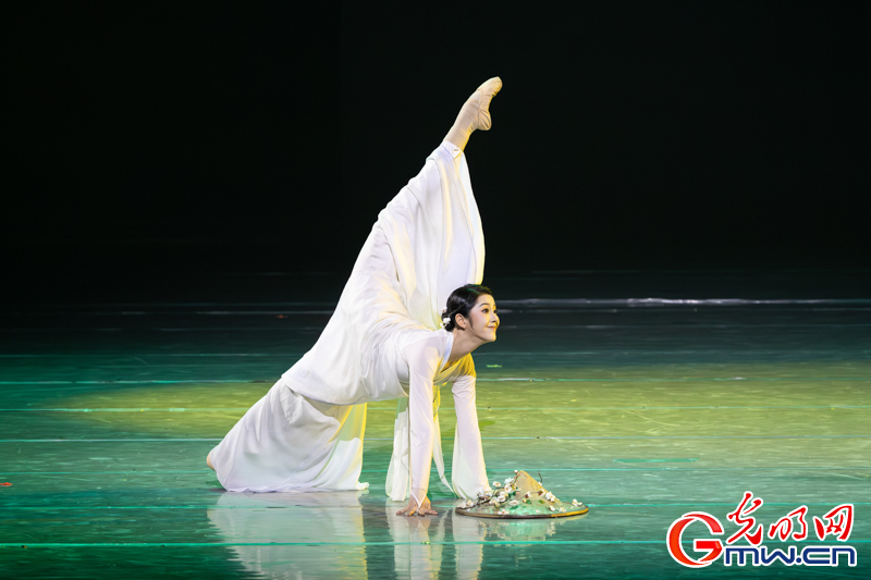 “艺苑撷英——2025年全国优秀青年艺术人才展演”舞蹈专场在京举行 “艺苑撷英——2025年全国优秀青年艺术人才展演”舞蹈专场在京举行