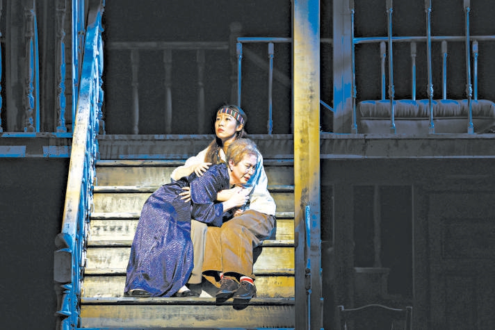 家庭伦理坠落 透视现代危机——看北京人艺话剧《小郡之秋》有感