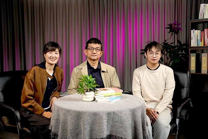 【光明艺起评】在新文艺场景里做赶时间的人