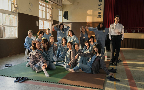 《阳光女子合唱团》:母系氏族的嘉年华,“预制”情感的乌托邦 《阳光女子合唱团》:母系氏族的嘉年华,“预制”情感的乌托邦