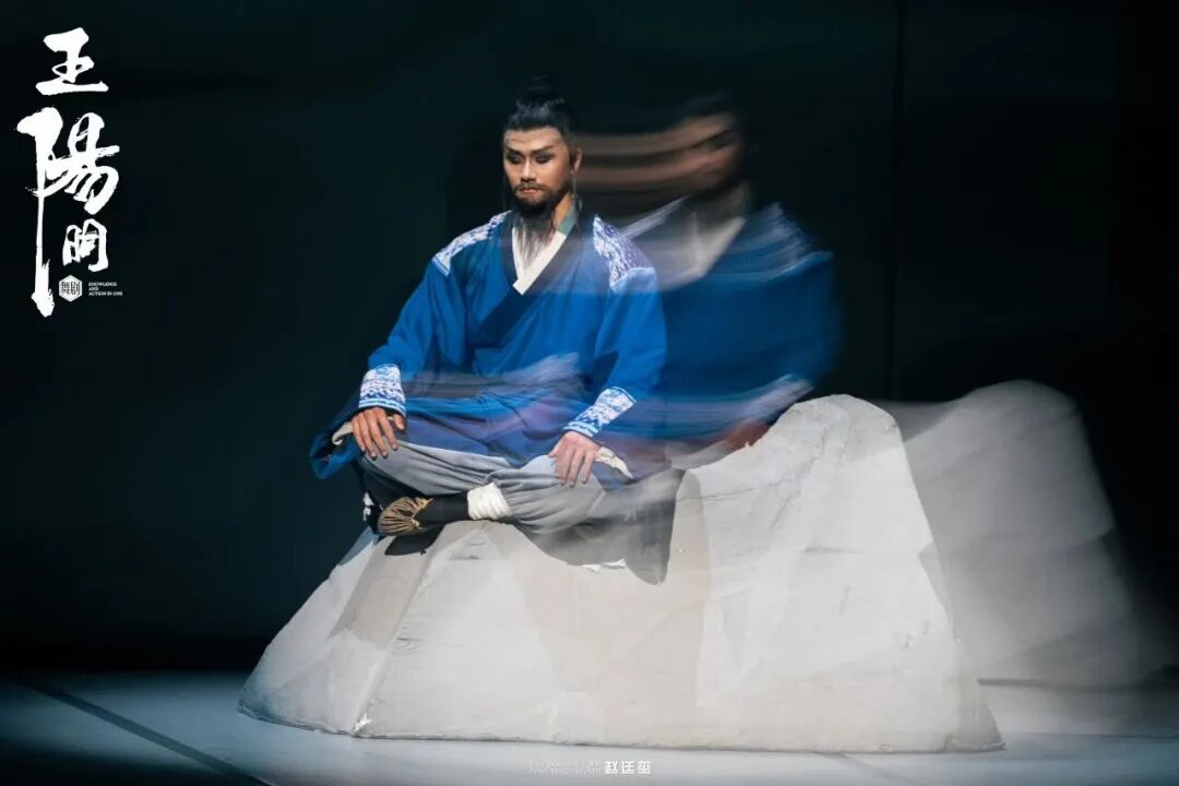 精致的空壳:当“抽象”成为一种舞台症候