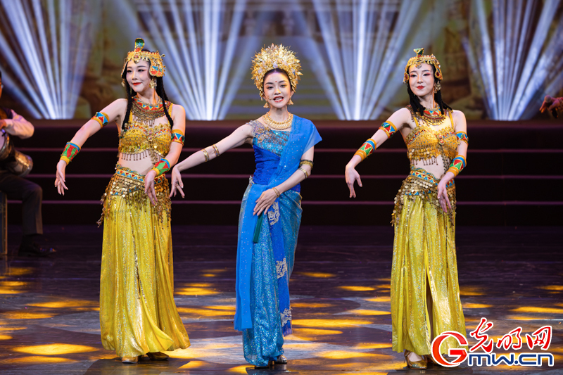 歌舞秀《东方·乐五洲》在京上演