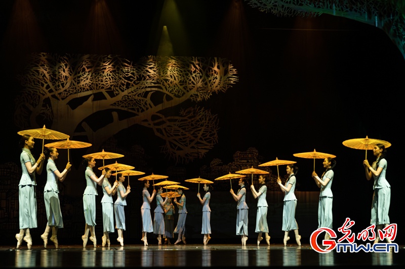芭蕾舞剧《归来红菱艳》在京上演,演绎足尖上的民族壮歌 芭蕾舞剧《归来红菱艳》在京上演,演绎足尖上的民族壮歌