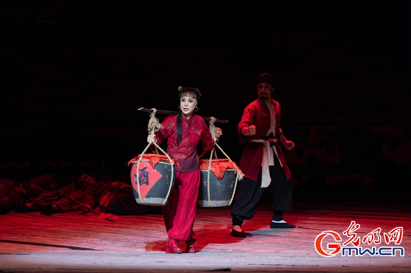 京剧《红高粱》在京上演,抒写百姓抗战故事 京剧《红高粱》在京上演,抒写百姓抗战故事