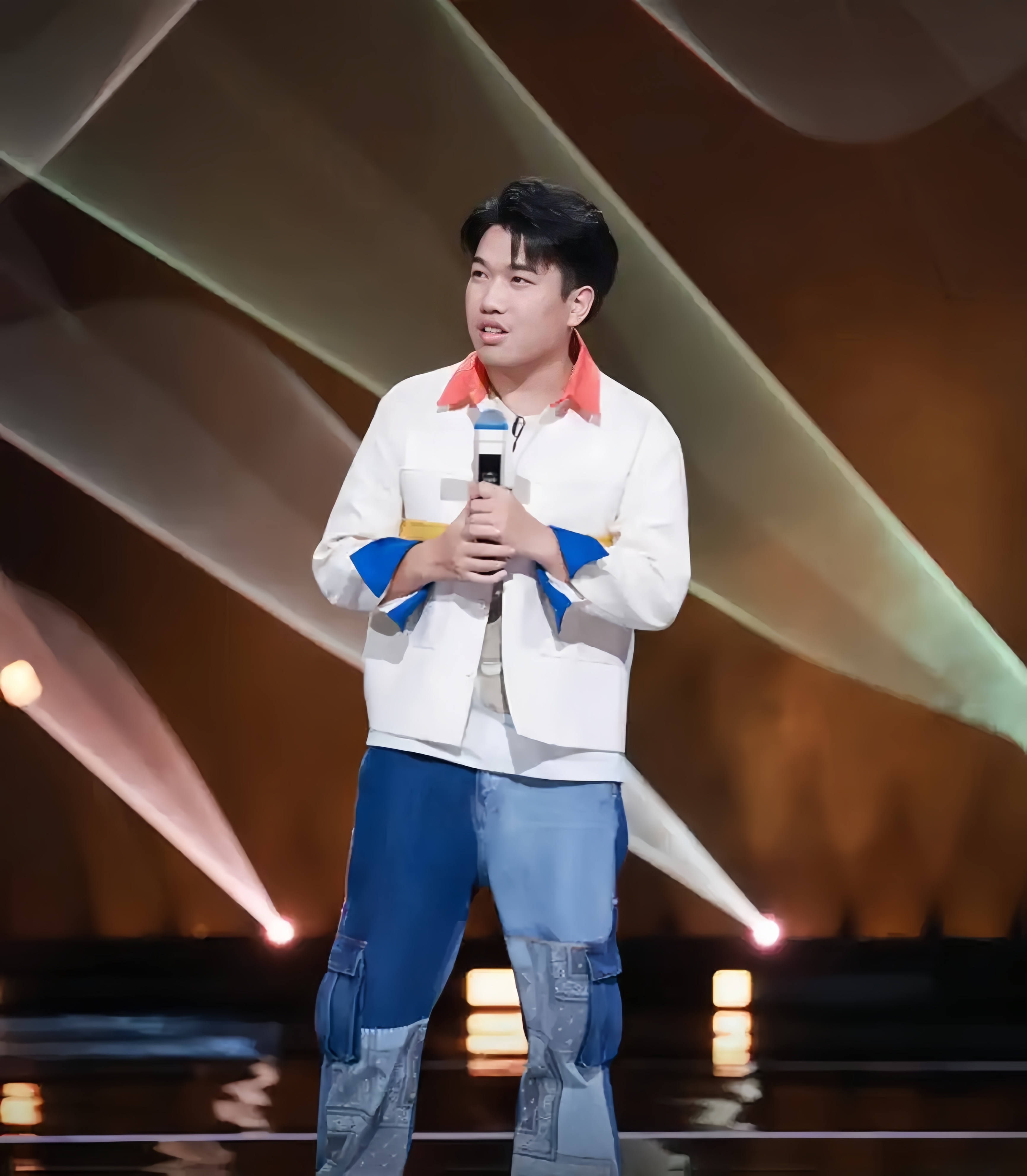 重新看见具体的人——脱口秀如何讲好普通人的生活