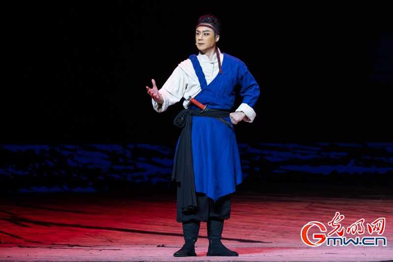 京剧《红高粱》在京上演,抒写百姓抗战故事 京剧《红高粱》在京上演,抒写百姓抗战故事