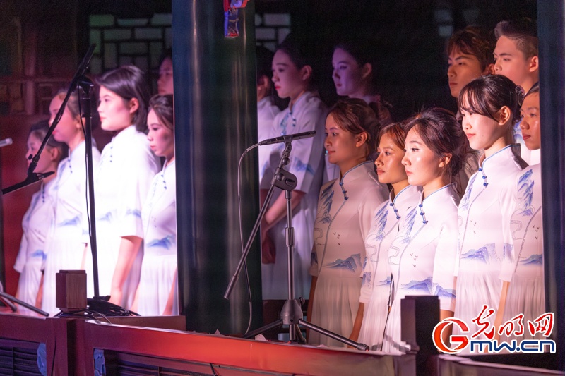 创新戏剧《白蛇新语》亮相湖广会馆,中外青年共演京剧经典 创新戏剧《白蛇新语》亮相湖广会馆,中外青年共演京剧经典