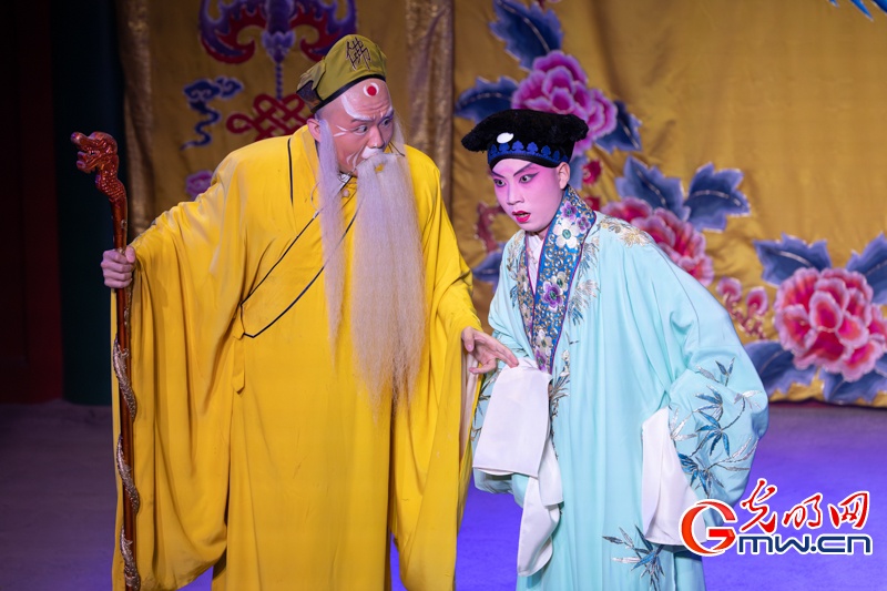 创新戏剧《白蛇新语》亮相湖广会馆,中外青年共演京剧经典 创新戏剧《白蛇新语》亮相湖广会馆,中外青年共演京剧经典