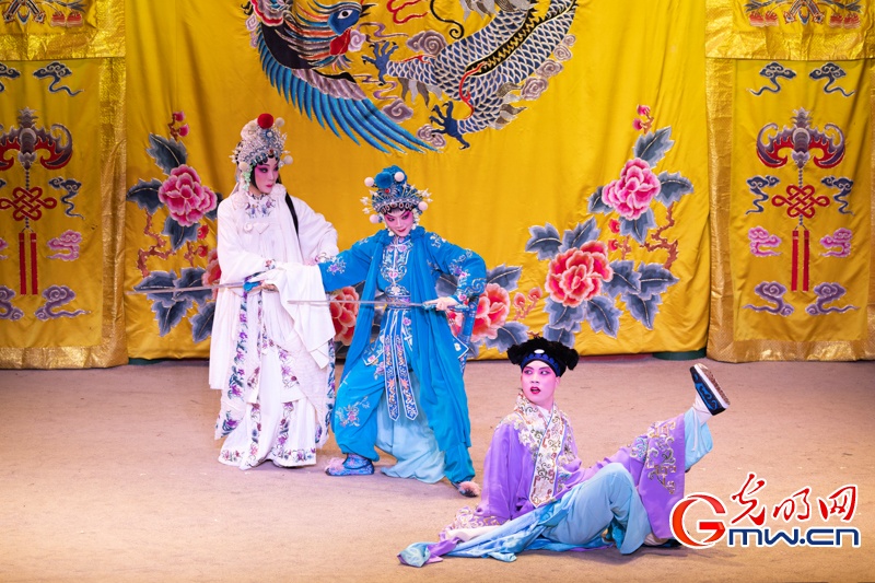 创新戏剧《白蛇新语》亮相湖广会馆,中外青年共演京剧经典 创新戏剧《白蛇新语》亮相湖广会馆,中外青年共演京剧经典