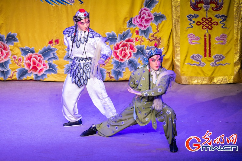 创新戏剧《白蛇新语》亮相湖广会馆,中外青年共演京剧经典 创新戏剧《白蛇新语》亮相湖广会馆,中外青年共演京剧经典